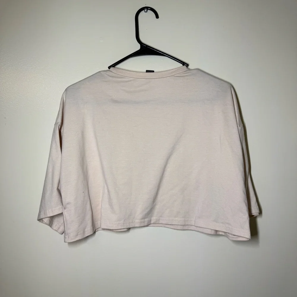 SHEIN Cream Los Angeles Graphic Crop Top - Picture 2 of 3